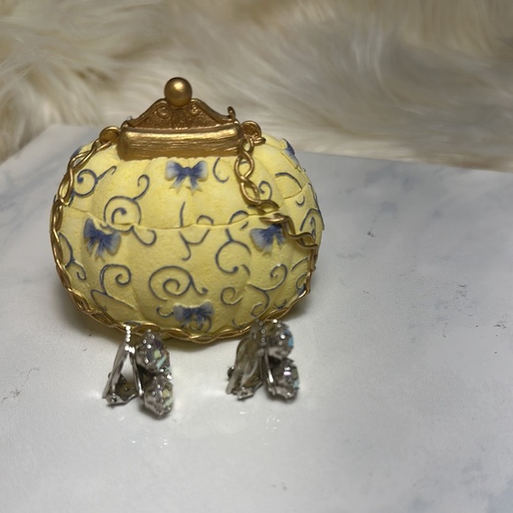 Golden Sparkle Crystal Bead Cluster Earrings Clip On - Picture 12 of 12